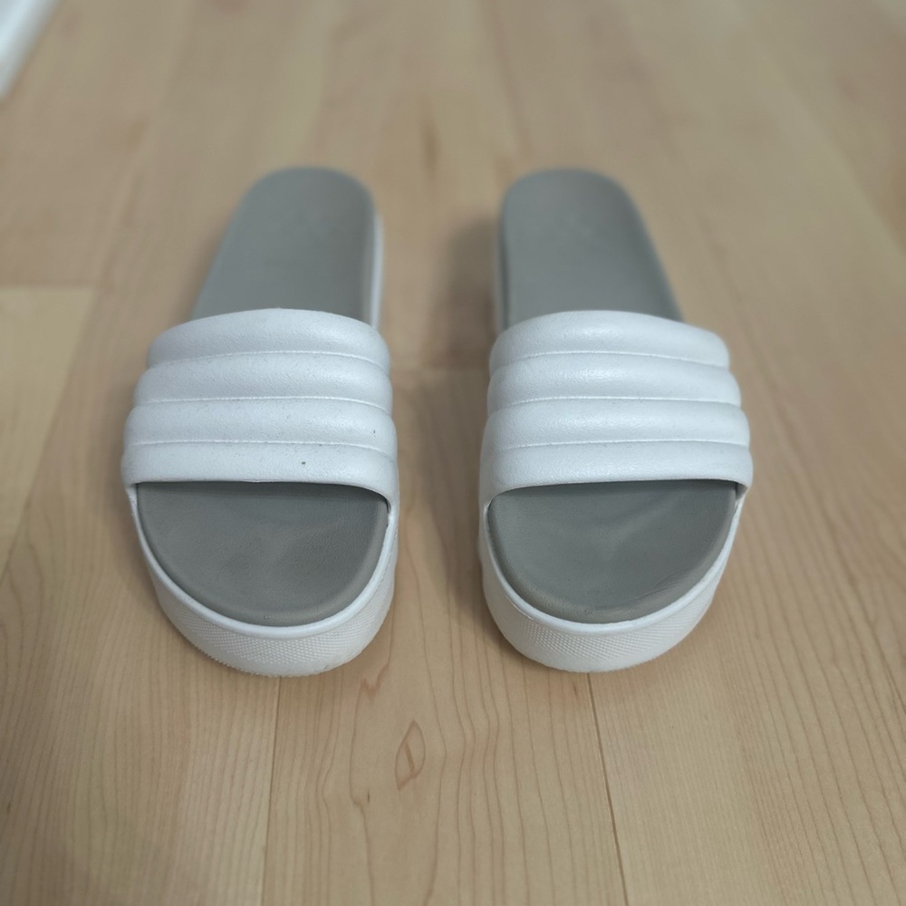 White and Gray Platform Slide Sandals with Textured Strap